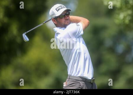 Atlanta, Georgia, USA. 12. August 2022. Corey Conners schlägt während der Endrunde der TOUR Championship im East Lake Golf Club das 11.-Loch ab. (Bild: © Debby Wong/ZUMA Press Wire) Bild: ZUMA Press, Inc./Alamy Live News Stockfoto