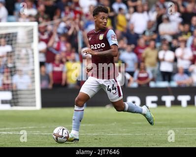 Birmingham, Großbritannien. 28.. August 2022. Boubacar Kamara von Aston Vila während des Premier League-Spiels in Villa Park, Birmingham. Bildnachweis sollte lauten: Andrew Yates / Sportimage Kredit: Sportimage/Alamy Live News Stockfoto