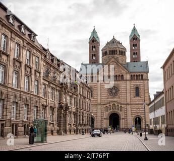Speyer Stadthaus und West End des Speyer Doms Stockfoto
