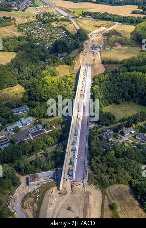 Luftaufnahme, Baustelle Angerbachtalbrücke, neuer Autobahnabschnitt der A44, Spaltschließung zwischen Ratingen-Ost und Velbert, Abwasseraufbereitungsplan Stockfoto