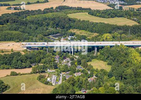 Luftaufnahme, Baustelle Angerbachtalbrücke, neuer Autobahnabschnitt der A44, Spaltschließung zwischen Ratingen-Ost und Velbert, Abwasseraufbereitungsplan Stockfoto