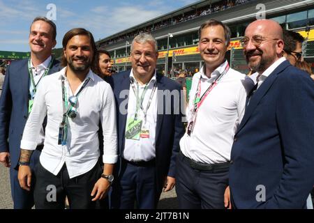 Spa, Belgien. 28. August 2022. SPA-FRANCORCHAMPS, Belgien. , . Georges-Louis Bouchez - Senator und Parteivorsitzender Pierre Yves Jeholet, Mitglied eines Regionalexekutivs: Ministerpräsident der Regierung der ·-Fraktion der Föderation Wallonien-Brüssel. Alexander De Croo, Premierminister von Belgien, Charles Michel, Präsident des Europäischen Rates am Start. Kredit: SPP Sport Pressefoto. /Alamy Live-Nachrichten Kredit: SPP Sport Press Foto. /Alamy Live News Stockfoto