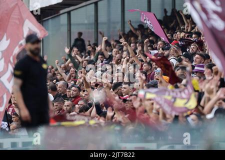 Salerno, Italien. 28. August 2022. Fans von Salernitana beim Fußballfreundschaftsspiel zwischen US Salernitana und UC Sampdoria im Arechi-Stadion in Salerno (Italien), 28.. August 2022. Foto Cesare Purini/Insidefoto Kredit: Insidefoto di andrea staccioli/Alamy Live News Stockfoto