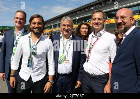 Spa, Belgien. 28. August 2022. SPA-FRANCORCHAMPS, Belgien. , . Georges-Louis Bouchez - Senator und Parteivorsitzender Pierre Yves Jeholet, Mitglied eines Regionalexekutivs: Ministerpräsident der Regierung der ·-Fraktion der Föderation Wallonien-Brüssel. Alexander De Croo, Premierminister von Belgien, Charles Michel, Präsident des Europäischen Rates am Start. Kredit: SPP Sport Pressefoto. /Alamy Live-Nachrichten Kredit: SPP Sport Press Foto. /Alamy Live News Stockfoto