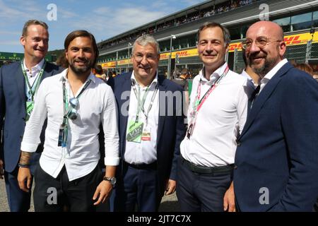 Spa, Belgien. 28. August 2022. SPA-FRANCORCHAMPS, Belgien. , . Georges-Louis Bouchez - Senator und Parteivorsitzender Pierre Yves Jeholet, Mitglied eines Regionalexekutivs: Ministerpräsident der Regierung der ·-Fraktion der Föderation Wallonien-Brüssel. Alexander De Croo, Premierminister von Belgien, Charles Michel, Präsident des Europäischen Rates am Start. Kredit: SPP Sport Pressefoto. /Alamy Live-Nachrichten Kredit: SPP Sport Press Foto. /Alamy Live News Stockfoto