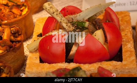 Gefüllte Tomaten, Feinkost, Paris, Frankreich Stockfoto