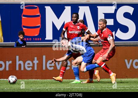 Gent, Belgien. 28. August 2022. Gents Hugo Cuypers und Toby Alderweireld aus Antwerpen, aufgenommen in Aktion während eines Fußballmatches zwischen KAA Gent und dem Royal Antwerp FC, Sonntag, 28. August 2022 in Gent, am 6. Tag der ersten Division der belgischen Meisterschaft 2022-2023 in der 'Jupiler Pro League'. BELGA FOTO TOM GOYVAERTS Kredit: Belga Nachrichtenagentur/Alamy Live News Stockfoto