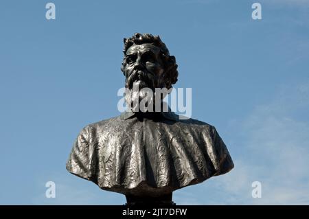 Büste von Benvenuto Cellini, Ponte Vecchio, Florenz, Toskana, Italien. 3. November 1500 Bis 13. Februar 1571). Stockfoto