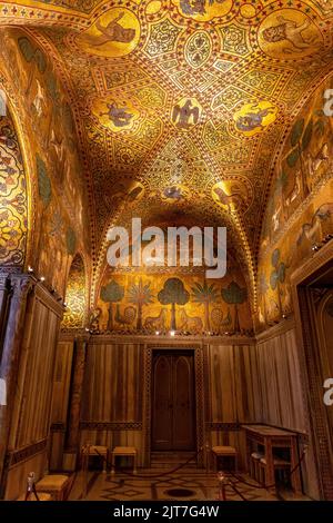 Palermo, Sizilien - 6. Juli 2020: Innenraum der Palatin-Kapelle von Palermo in Sizilien, Italien Stockfoto