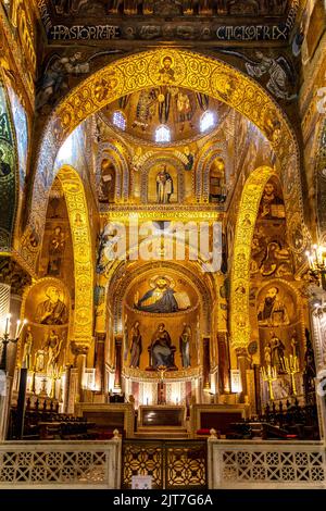 Palermo, Sizilien - 6. Juli 2020: Innenraum der Palatin-Kapelle von Palermo in Sizilien, Italien Stockfoto