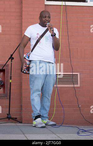 Kenny Thompson, spielte auf der Hauptbühne des Pride in New Brighton Wallasey Liverpool (Terry Scott/SPP) Quelle: SPP Sport Press Foto. /Alamy Live News Stockfoto