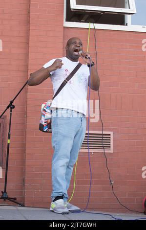 Kenny Thompson, spielte auf der Hauptbühne des Pride in New Brighton Wallasey Liverpool (Terry Scott/SPP) Quelle: SPP Sport Press Foto. /Alamy Live News Stockfoto