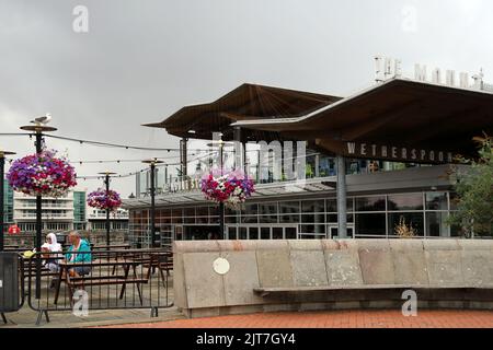 The Mount Stewart, Weatherspoon. Cardiff Bay . Juli 2022 Stockfoto