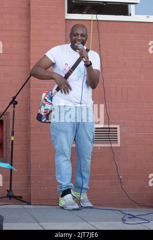 Kenny Thompson, spielte auf der Hauptbühne des Pride in New Brighton Wallasey Liverpool (Terry Scott/SPP) Quelle: SPP Sport Press Foto. /Alamy Live News Stockfoto