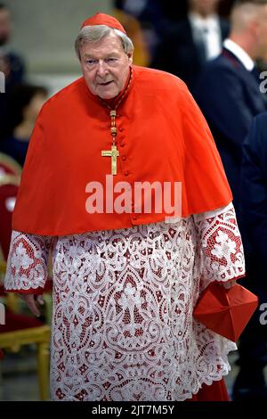 Vatikanstadt, Vatikan. 27. August 2022. Kardinal George Pell .Papst Franziskus während des Konsistoriums zur Schaffung neuer Kardinäle in der Petersbasilika am 27. August 2022 im Vatikan. Kredit: dpa/Alamy Live Nachrichten Stockfoto