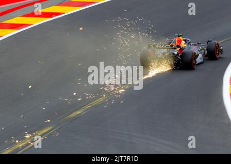SPA-Francorchamps, BELGIEN, 27. AUGUST: SPARKS, Feuerfunken Formel 1, #1, Max VERSTAPPEN, NDL, Oracle Red Bull Racing RB18 Honda. Kredit: SPP Sport Pressefoto. /Alamy Live News Stockfoto
