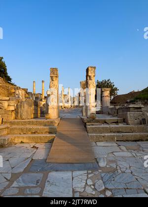 Ephesus Antike Stadt Herkules-Tor Vorderansicht des Herkules-Tores in der antiken Stadt Ephesus Stockfoto