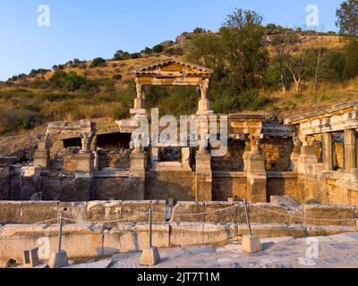 Ephesus Ancient City Trajans Brunnen, Vorderansicht des trajans Brunnens in der antiken Stadt ephesus Stockfoto