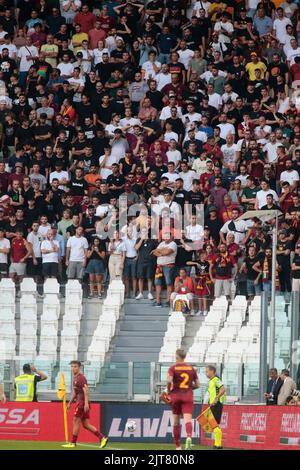 Turin, Italien. 27. August 2022. Als Roma-Fans während der italienischen Serie A, Fußballspiel zwischen Juventus FC und AS Roma am 27. August 2022 im Allianz Stadium, Turin, Italien. Foto Nderim Kaceli Kredit: Unabhängige Fotoagentur/Alamy Live Nachrichten Stockfoto