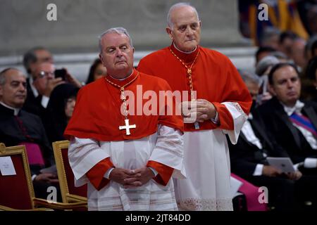 Vatikanstadt, Vatikan. 27. August 2022. Papst Franziskus ernennt Mons. Arrigo MIGLIO und Kardinal Fortunato FREZZA; als Kardinal während des Konsistoriums für die Schaffung neuer Kardinäle im Petersdom am 27. August 2022 im Vatikan. Kredit: dpa/Alamy Live Nachrichten Stockfoto