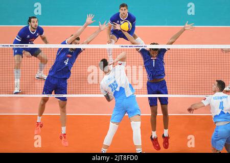 Barthelemy Chinenyeze, Jean Patry (Frankreich); Klemen Cebulj (Slowenien). Volleyball-Weltmeisterschaft 2022. Stockfoto