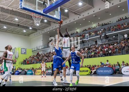 28. August 2022. Odivelas, Portugal. Portugal und Sacramento Kings Centre Neemias Queta (88) in Aktion während des Spiels für den FIBA Europe Cup (Gruppe F), Portugal gegen Zypern © Alexandre de Sousa/Alamy Live News Stockfoto