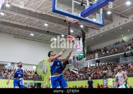 28. August 2022. Odivelas, Portugal. Portugal und Sacramento Kings Centre Neemias Queta (88) in Aktion während des Spiels für den FIBA Europe Cup (Gruppe F), Portugal gegen Zypern © Alexandre de Sousa/Alamy Live News Stockfoto