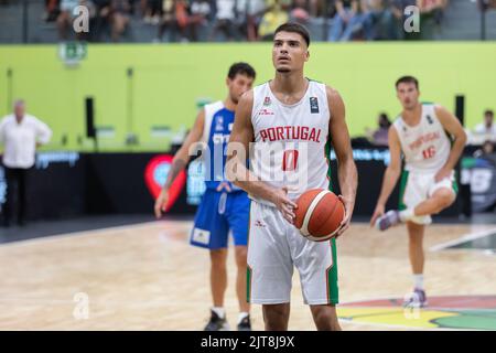 28. August 2022. Odivelas, Portugal. Portugals und Forca Lleida Shooting Guard Diogo Brito (0) in Aktion während des Spiels für den FIBA Europe Cup (Gruppe F), Portugal gegen Zypern © Alexandre de Sousa/Alamy Live News Stockfoto