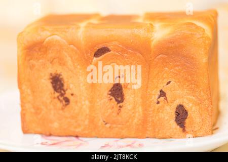 Hausgemachtes weiches, flauschiges Schokoladenbrot, japanisches Milchbrot Stockfoto