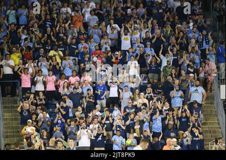 Chester, Pennsylvania, USA. 27. August 2022. Am 27. August 2022 feiern Chester PA-Philadelphia Union-Fans, nachdem das erste Tor des Spiels im Subaru Park erzielt wurde (Foto: © Ricky Fitchett/ZUMA Press Wire) Stockfoto