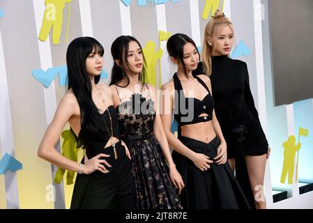 Newark, USA. 28. August 2022. BLACKPINK bei den MTV Video Music Awards 2022, die am 28. August 2022 im Prudential Center in Newark, NJ, abgehalten wurden, auf dem schwarzen Teppich. (Foto von Efren Landaos/Sipa USA) Quelle: SIPA USA/Alamy Live News Stockfoto