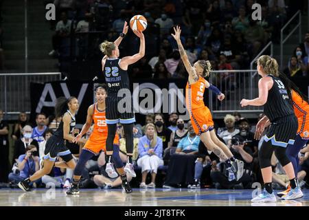 Chicago, USA. 28. August 2022. Chicago, USA, 28. August 2022: Während des Spiels 1 des zweiten WNBA-Playoff-Spiels zwischen dem Chicago Sky und Connecticut Sun in der Wintrust Arena, Chicago, USA. (KEINE KOMMERZIELLE NUTZUNG) (Shaina Benhiyoun/SPP) Credit: SPP Sport Press Photo. /Alamy Live News Stockfoto