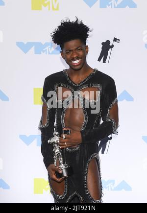 Newark, USA. 28. August 2022. Lil NAS X posiert am 28. August 2022 in Newark, New Jersey, im Presseraum der 2022 MTV-VMAs im Prudential Center. Foto: Jeremy Smith/imageSPACE/Sipa USA Kredit: SIPA USA/Alamy Live News Stockfoto