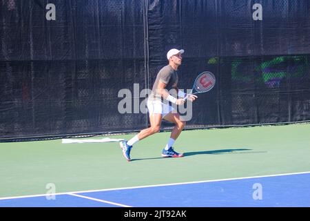 Borna Coric übt bei der National Bank Open 2022 in Montreal, Quebec. Stockfoto