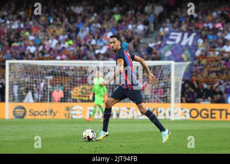 Barcelona, Spanien. 28. August 2022. BARCELONA, SPANIEN - 28. AUGUST: Sergio Busquets vom FC Barcelona kontrolliert den Ball während des La Liga-Spiels zwischen dem FC Barcelona und Real Valladolid CF am 28. August 2022 in Barcelona im Spotify Camp Nou Stadium, England. (Foto von Sara Aribó/PxImages) Credit: Px Images/Alamy Live News Stockfoto