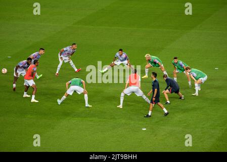 Die Spieler des FC Barcelona (Barça) von Xavi wärmen sich im Spotify Camp Nou (BCN, Spanien) für das Spiel gegen Manchester City von Guardiola auf. Stockfoto