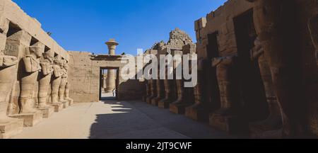 Blick auf die Halle der Karyatiden im Karnak-Tempel in der Nähe von Luxor, Ägypten Stockfoto