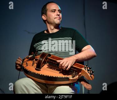 Konzert der aranesischen Gruppe Sarabat, basierend auf traditioneller oktanischer Volksmusik in Les (Aran-Tal, Lleida, Katalonien, Spanien) Stockfoto