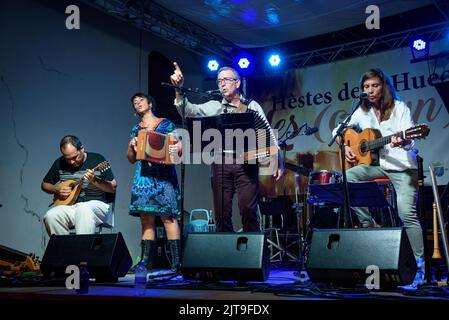 Konzert der aranesischen Gruppe Sarabat, basierend auf traditioneller oktanischer Volksmusik in Les (Aran-Tal, Lleida, Katalonien, Spanien) Stockfoto