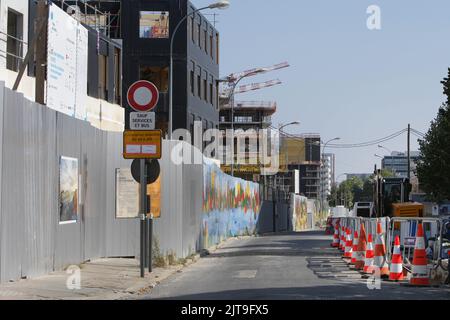 Saint Denis, Frankreich. 28. August 2022. Eine allgemeine Ansicht zeigt auf der Baustelle des Sportlerdorfes der Olympischen Spiele 2024 in Paris, die am 28. August 2022 in Saint Denis nördlich von Paris, Frankreich, im Bau sind. (Foto von Paulo Amorim/Sipa USA) Quelle: SIPA USA/Alamy Live News Stockfoto