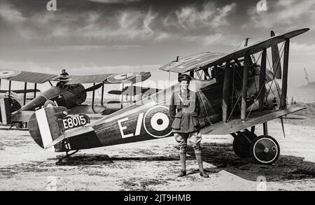 Eine Sopwith Snipe von 43 Squadron RAF, geflogen von E. Mulcair zwischen Oktober und November 1918. Ein britischer einsitziger Doppeldecker-Kämpfer der Royal Air Force (RAF), der wenige Wochen vor dem Ende des Konflikts, Ende 1918, in Dienst gestellt wurde. Die Snipe war kein schnelles Flugzeug nach den Standards seiner Zeit, aber ihre hervorragende Steigfähigkeit und Manövrierfähigkeit machten sie zu einem guten Spiel für zeitgenössische deutsche Kämpfer. Stockfoto