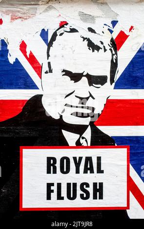 Duke of York hinter Union Jack Royal Flush Poster an der Wand in Bricklane, London, Großbritannien. Stockfoto