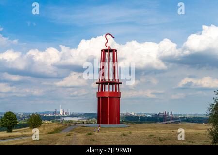 Riesige Grubenlampe das Geleucht auf der Halde Rheinpreußen in Moers, Nordrhein-Westfalen, Deutschland, Europa | Grubenlampendenkmal auf dem Verderb Stockfoto