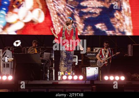 26. Oktober 2020, Castelvolturno, Italien: Lorenzo Cherubini, alias Jovanotti, Singt während der Jova Beach Party in Castelvolturno (Bildquelle: © Francesco Cigliano/Pacific Press via ZUMA Press Wire) Stockfoto