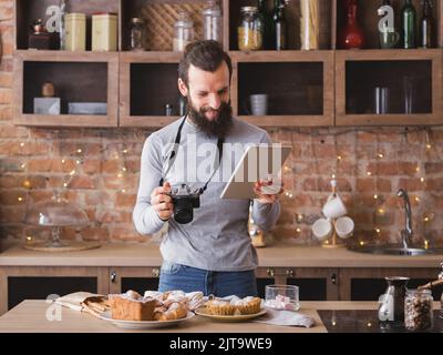 Food blogger Hobby Lifestyle Tablet Kuchen Gebäck Stockfoto