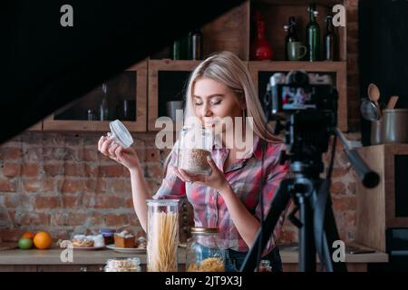 Vlog Ernährung Kochen Frau Backstage Fotografie Stockfoto