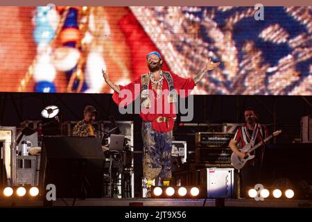 26. Oktober 2020, Castelvolturno, Italien: Lorenzo Cherubini, alias Jovanotti, Singt während der Jova Beach Party in Castelvolturno (Caserta) (Foto: © Francesco Cigliano/Pacific Press via ZUMA Press Wire) Stockfoto