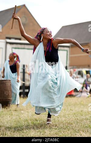 Clifton Street Festival, Cardiff. Ingoma Nshya: Die Trommlerinnen aus Ruanda Stockfoto