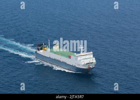 Ein Frachtschiff in irischen Gewässern Stockfoto