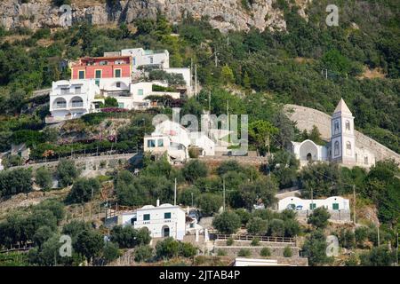 Die Häuser. Kirchen, Villen und Hotels, auf den Felsen der Stadt Amalfi (Amalfi-Küste) (20) Stockfoto